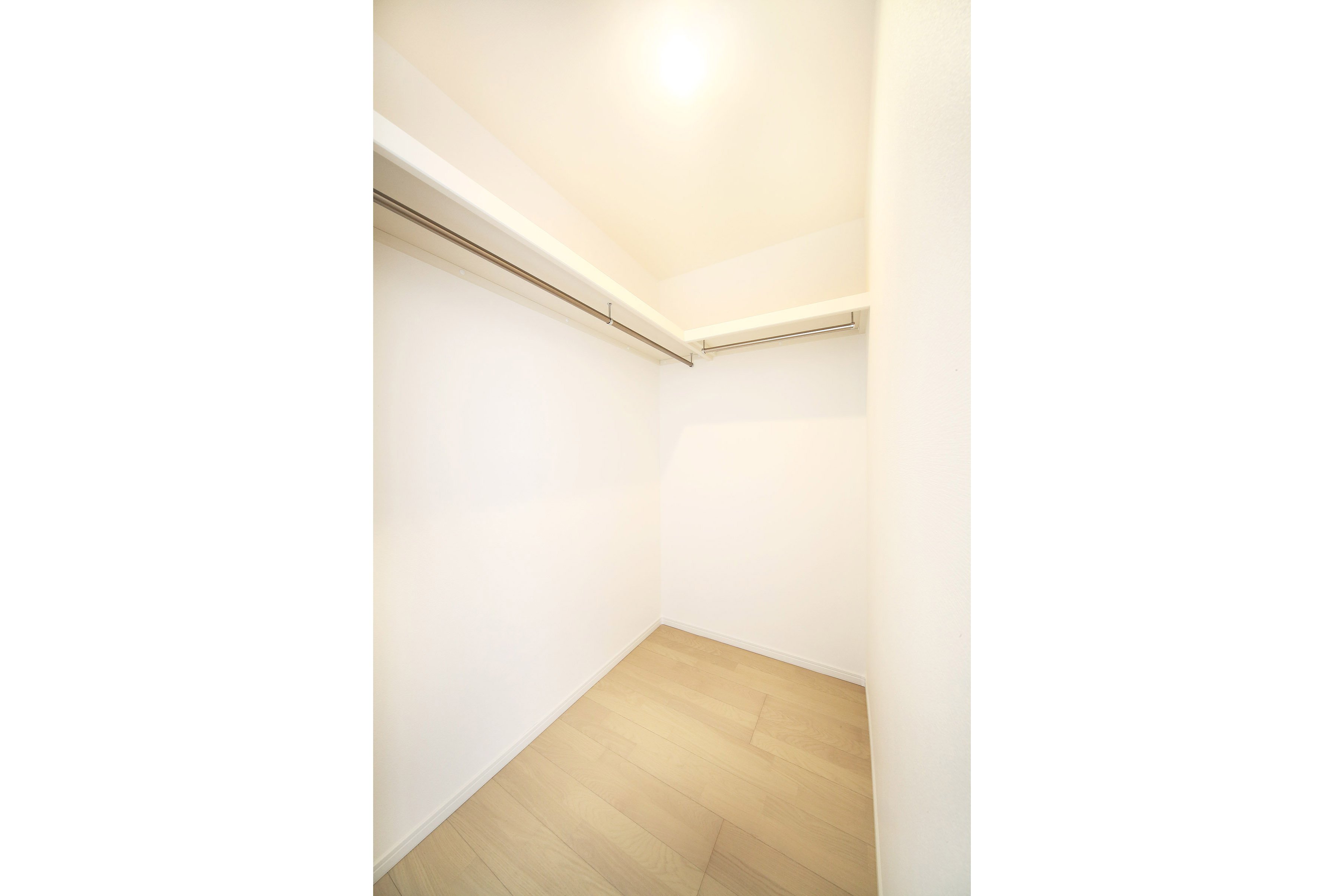 2階7.5帖洋室のウォークインクローゼット