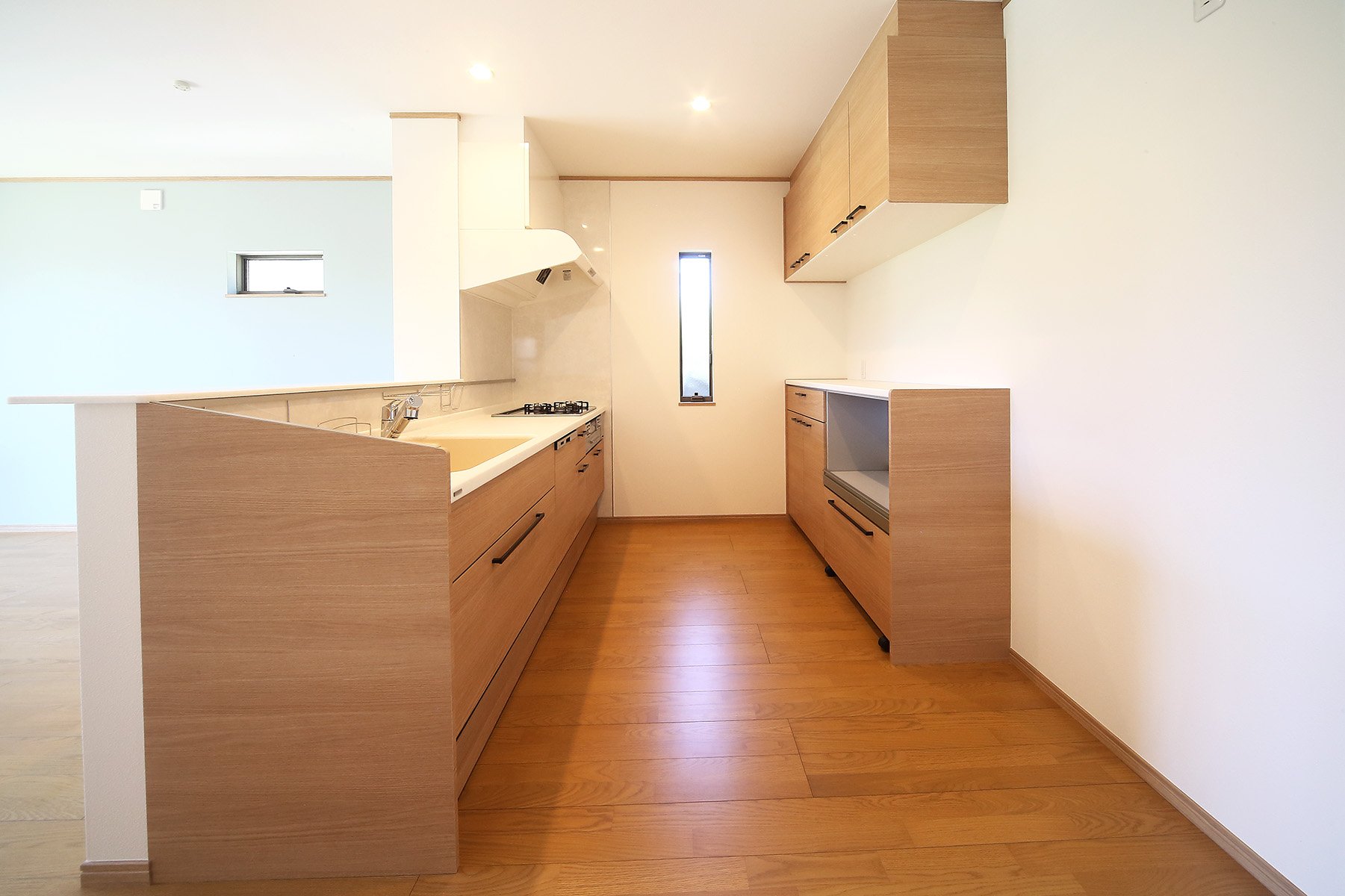 カップボード付きシステムキッチン