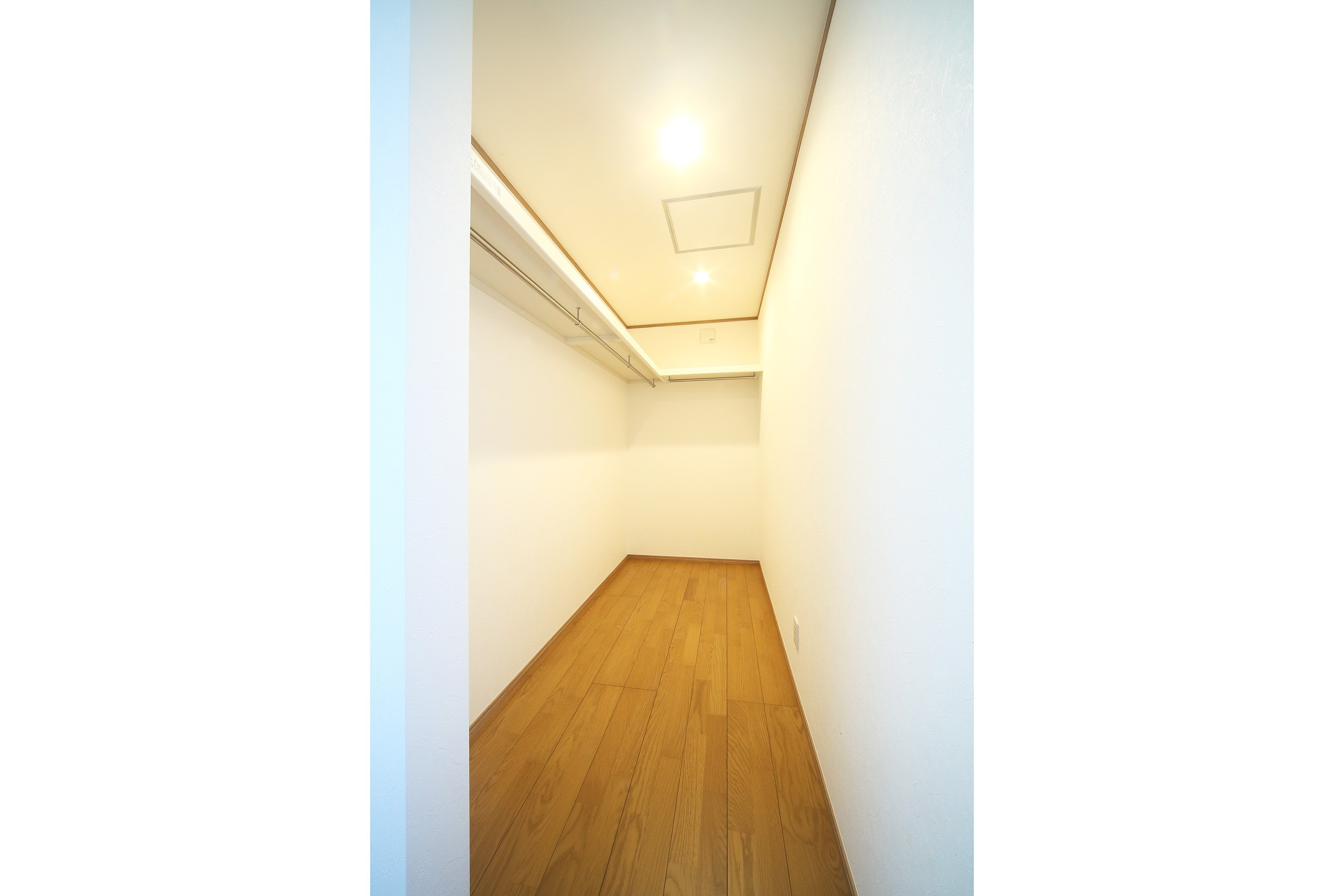 2階8.25帖洋室のウォークインクローゼット