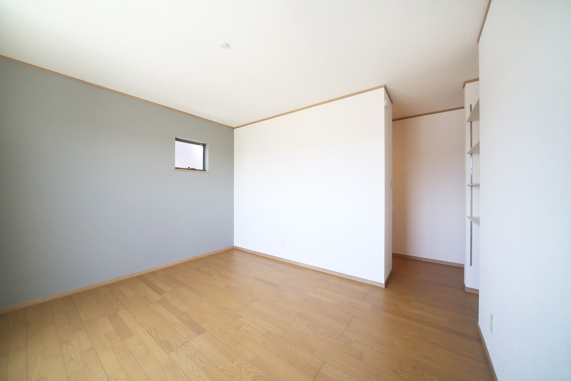 ウォークインクローゼットを備えた2階8.25帖洋室