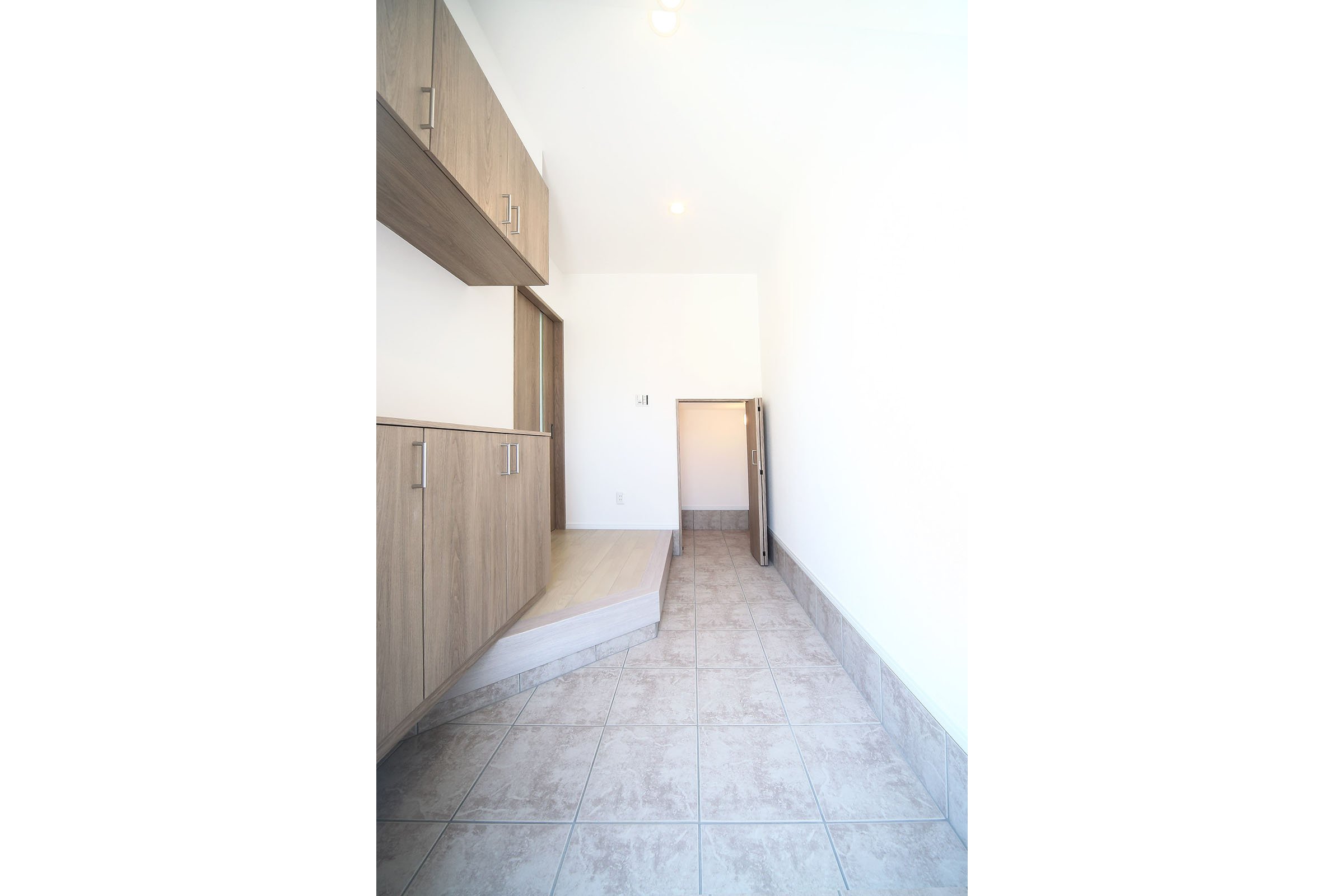 便利に使える土間収納を設けた玄関