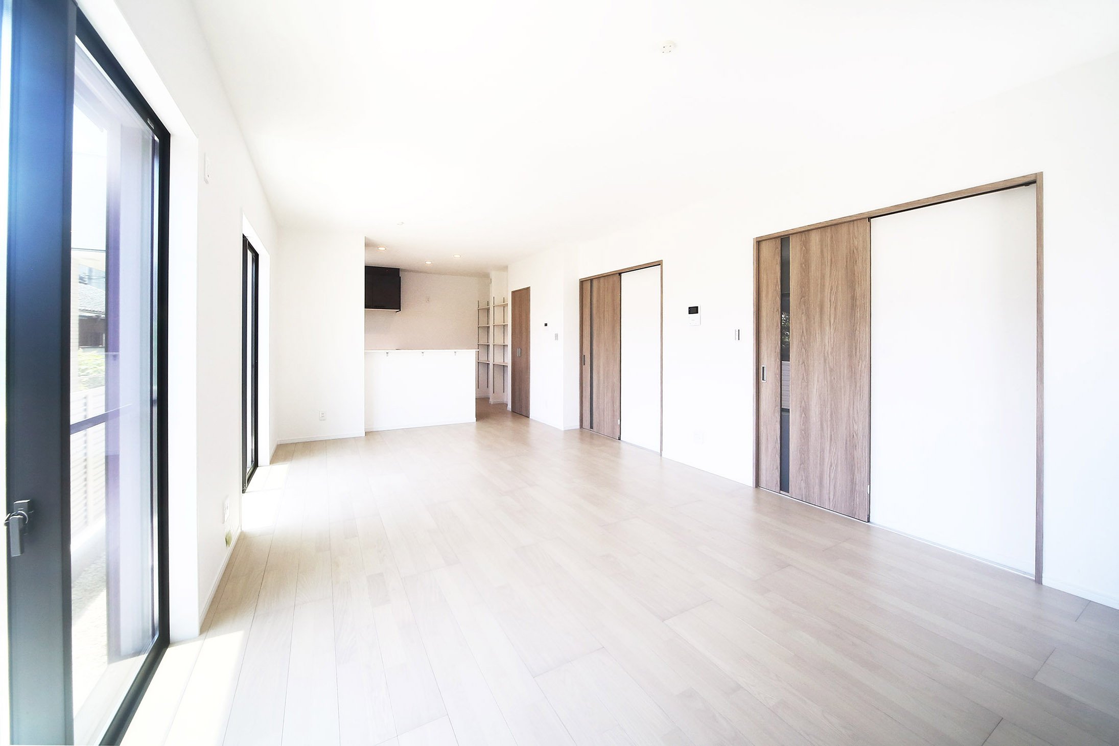 ワイドな間口で広々とした19.7帖のLDK