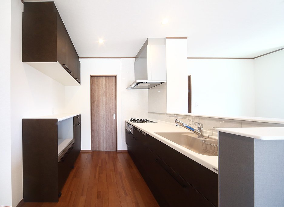 カップボード付きシステムキッチン