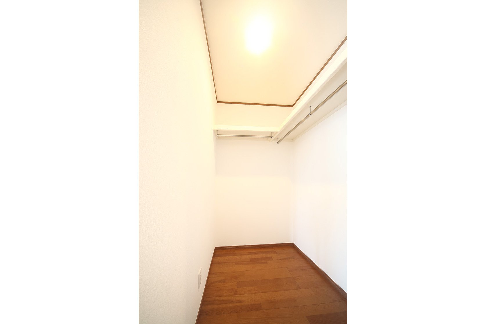 2階8帖洋室のウォークインクローゼット